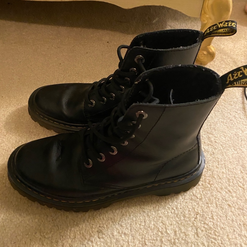 women’s doc martens